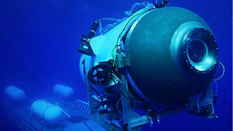 Što se događa s ljudskim tijelom kada podmornica implodira na tako velikoj dubini?