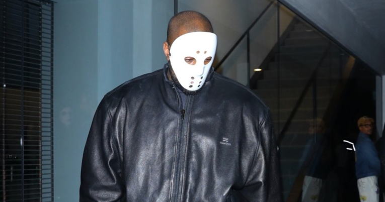 Kanye West na sinovu utakmicu došao u bizarnom izdanju, nosio je masku iz horor filma