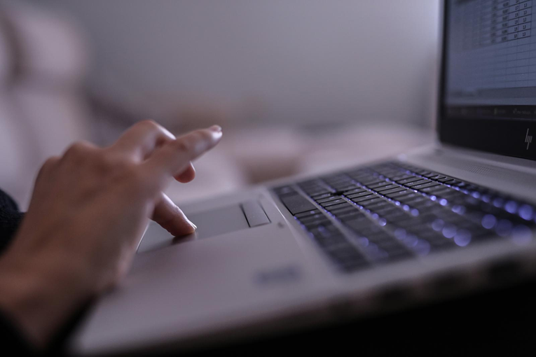 Mladić mislio da uplaćuje porez na kripto ulaganje pa ostao bez 21.300 eura