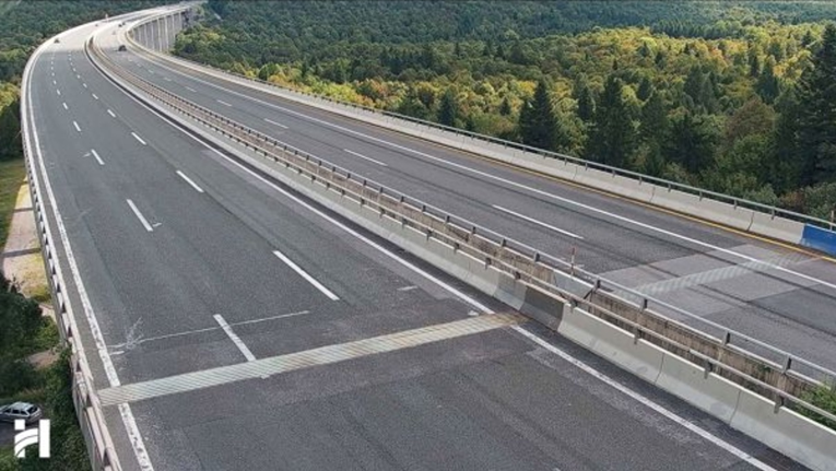 Porscheom jurio 225 km/h na A6, snimila ga kamera