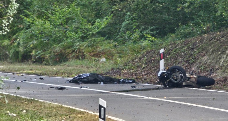 U Slavoniji se direktno sudarila dva motora, dvije osobe poginule