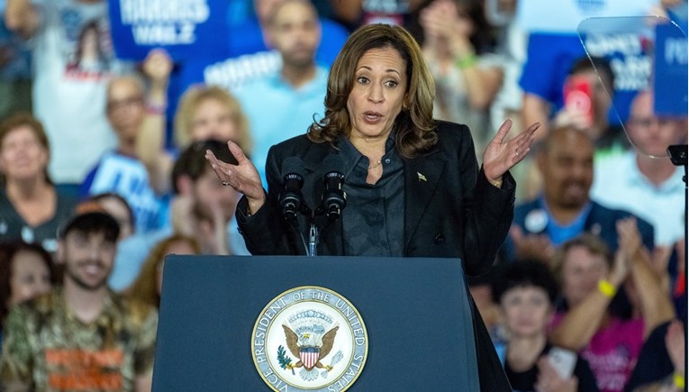 Kamala Harris želi zabraniti jurišne puške u SAD-u. "Pištolj je nešto drugo"