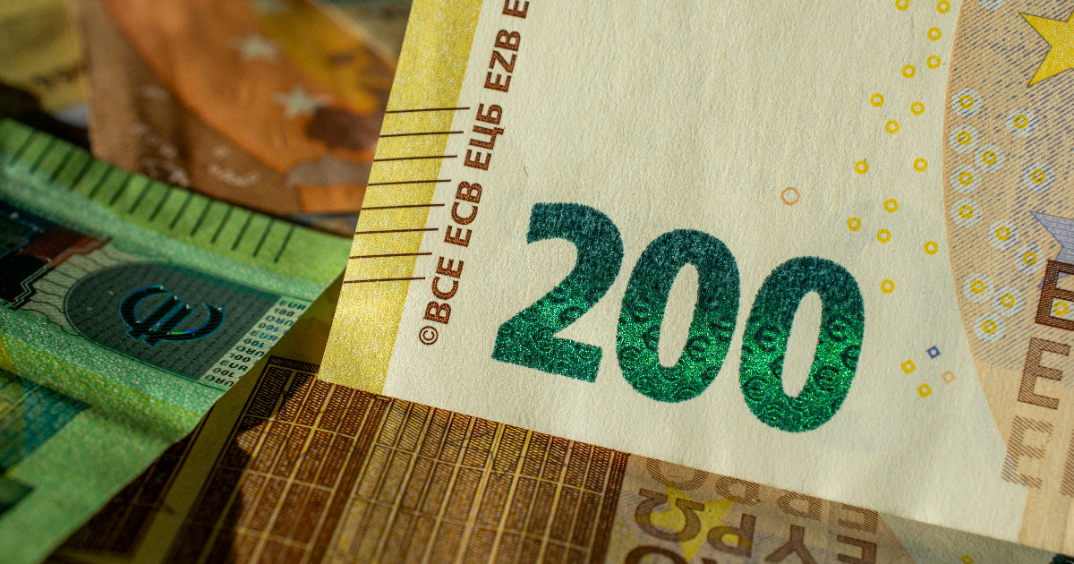 Plaćali krivotvorenim novčanicama od 200 eura u Rijeci i Ogulinu. Uhićeni su