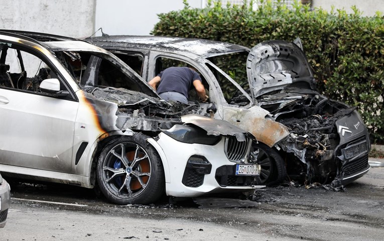 Izgorjeli BMW vozio bivši dinamovac, a vlasniku ranije podmetnuli bombu pod Porsche