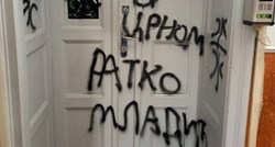 Ispred ureda Žena u crnom u Beogradu grafiti podrške ratnom zločincu Ratku Mladiću