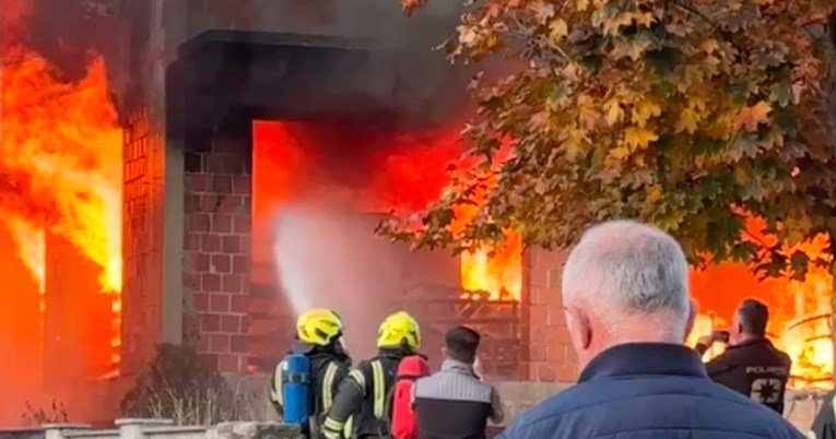 VIDEO Gorjela kuća u Sesvetama, požar je lokaliziran