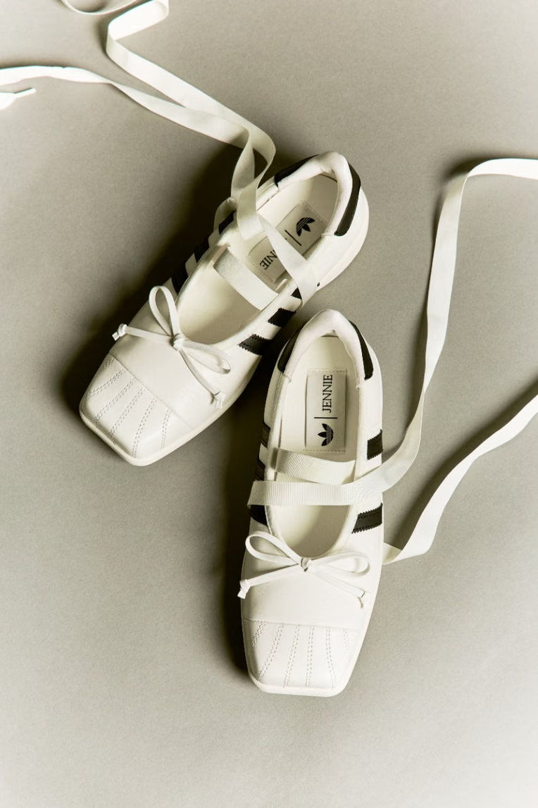 Adidas presenetil z novim modelom superg, ki deli mnenja