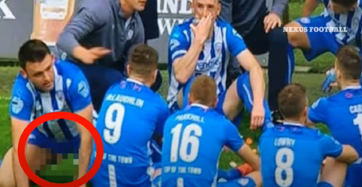 Dok je trener objašnjavao taktiku, igrača potjeralo pa se pomokrio po terenu