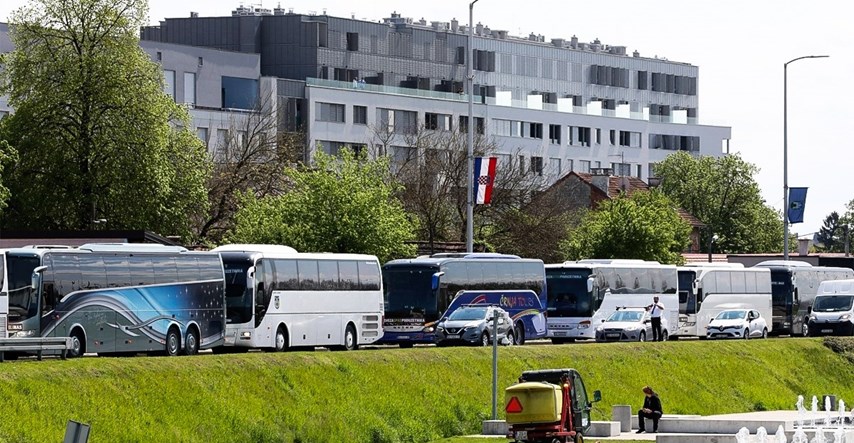 VIDEO Prijevoznici autobusima blokirali dio prometnica u centru Zagreba