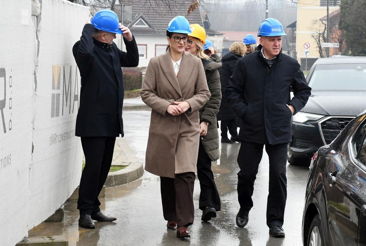 Bačić u Petrinji: Građevinske tvrtke se slabo javljaju, no obnovit ćemo sve kuće