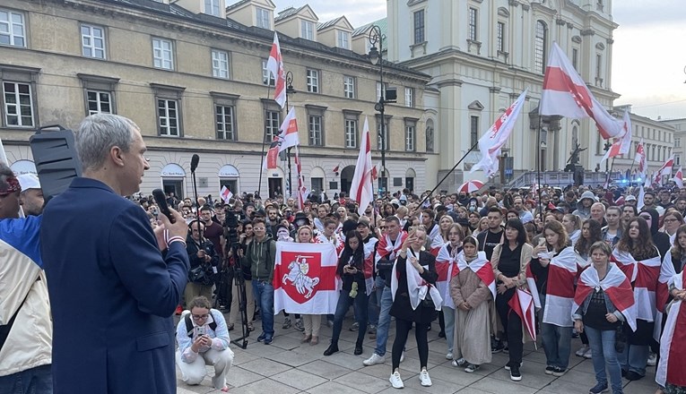 Bjelorusi marširali Varšavom: "Naša zemlja će biti demokratska"
