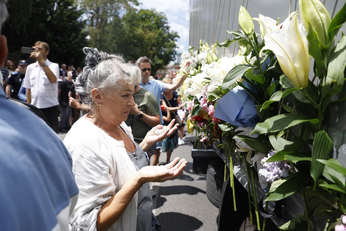 Iz Sarajeva prema Srebrenici ispraćeni ostaci deset žrtva genocida