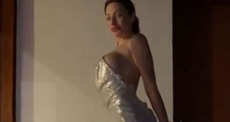 VIDEO Kristina Mandarina twerka u haljini koja jedva pokriva grudi i guzu