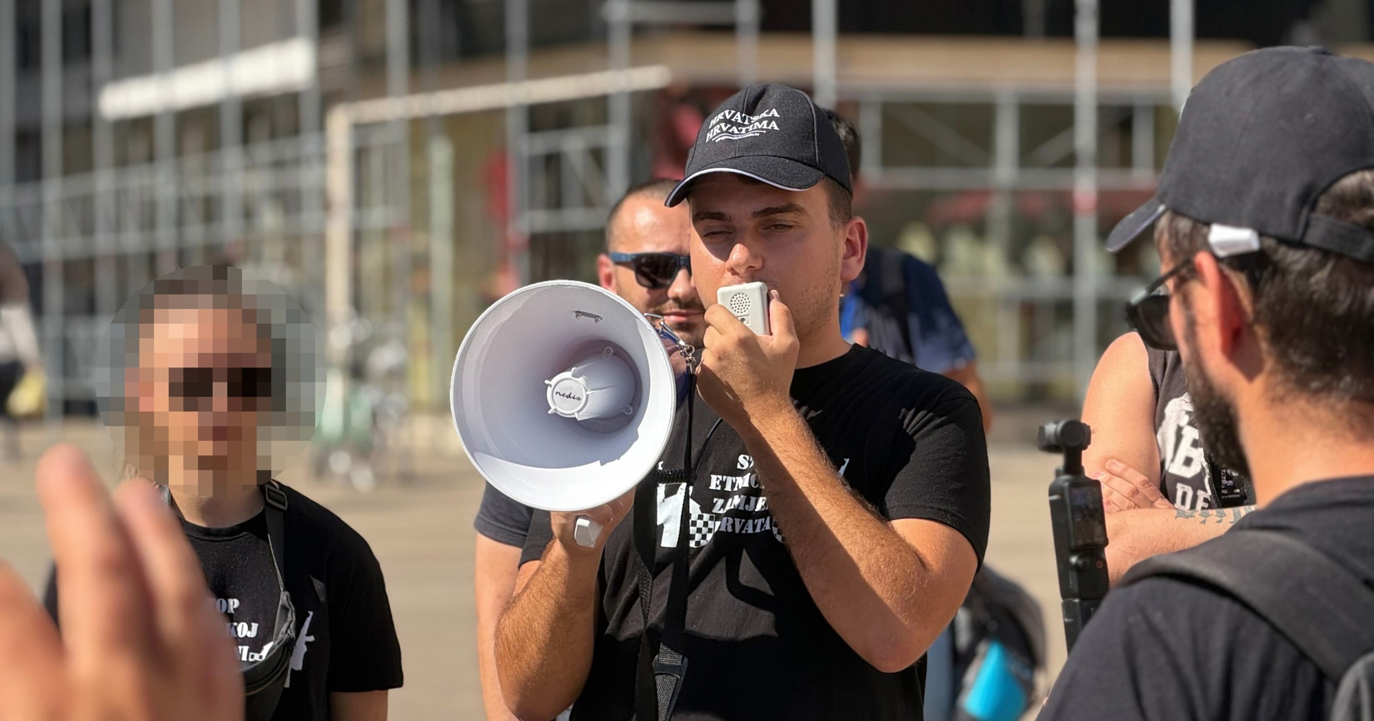 U Zagrebu prosvjed protiv "zamjene stanovništa", organizator napao Tomaševića