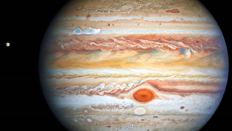 Nova snimka Hubblea: Vidi se formiranje oluje na Jupiteru i kako pjega mijenja boju