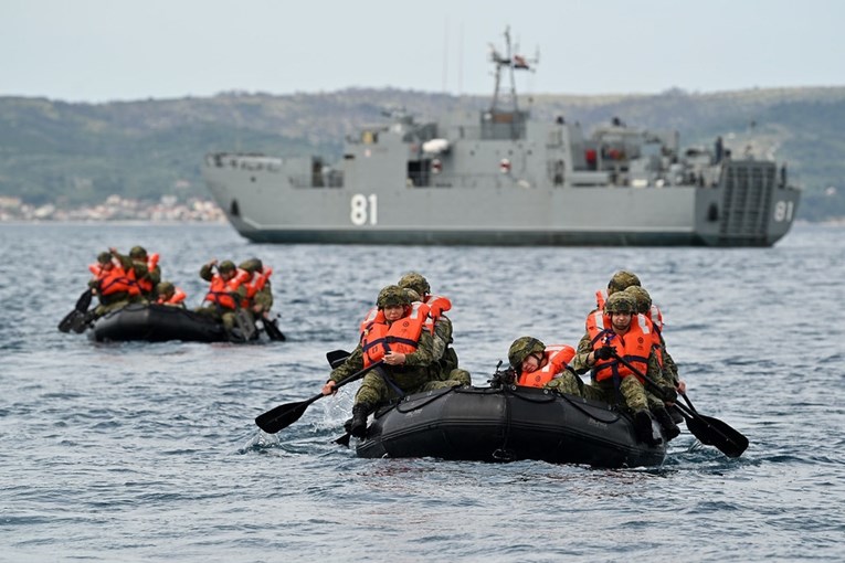 FOTO Pogledajte vojnu vježbu kod Splita: Gromovi izvode desant na obalu