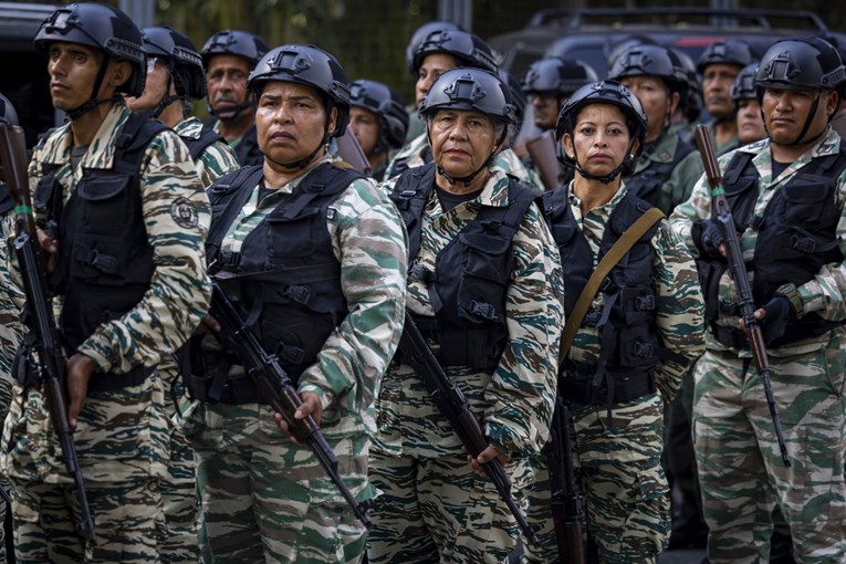 Američka mornarica u napadima je ubila 17 ljudi. Sad Venezuela naoružava civile