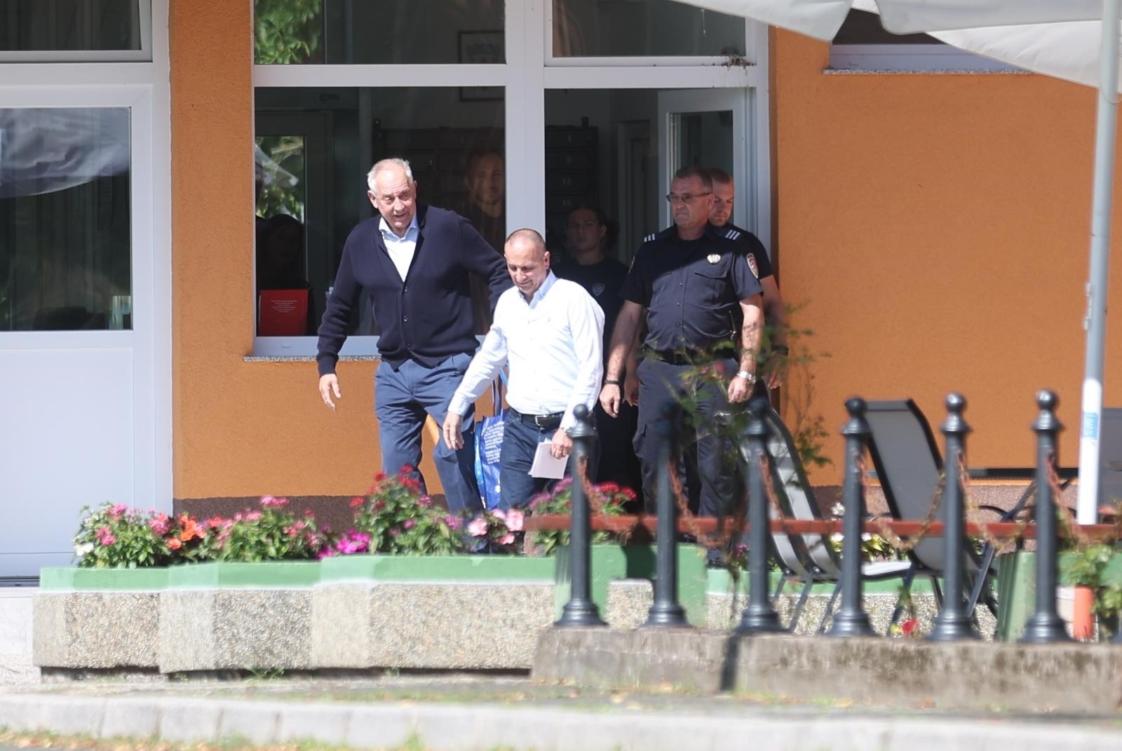 Sanader izašao iz zatvora