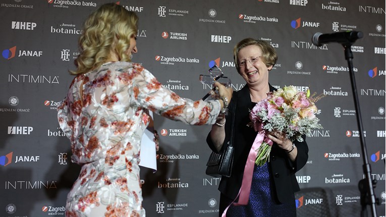 Markotić došla primiti nagradu za Ženu godine. Bila je bez maske