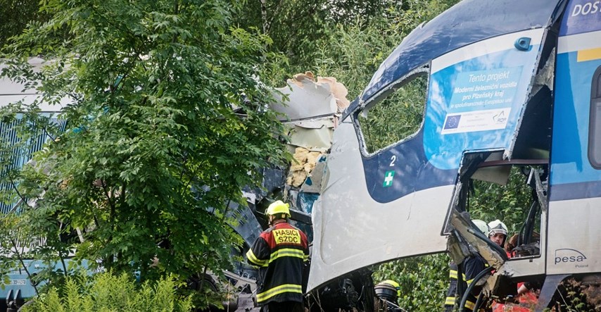 U sudaru vlaka i kamiona u Češkoj poginuo strojovođa. Više je ozlijeđenih