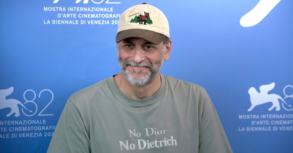 Modni svijet bruji o jednoj majici, a iza nje stoji velika priča