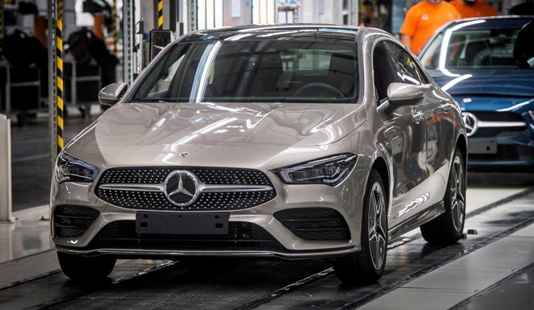 Mercedes povlači skoro milijun automobila zbog neispravnih kočnica