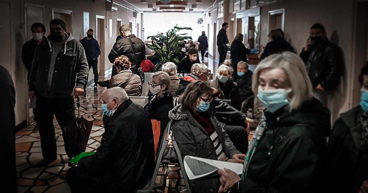 Za splitsku bolnicu ne vrijede epidemiološke mjere, pogledajte pretrpane čekaonice