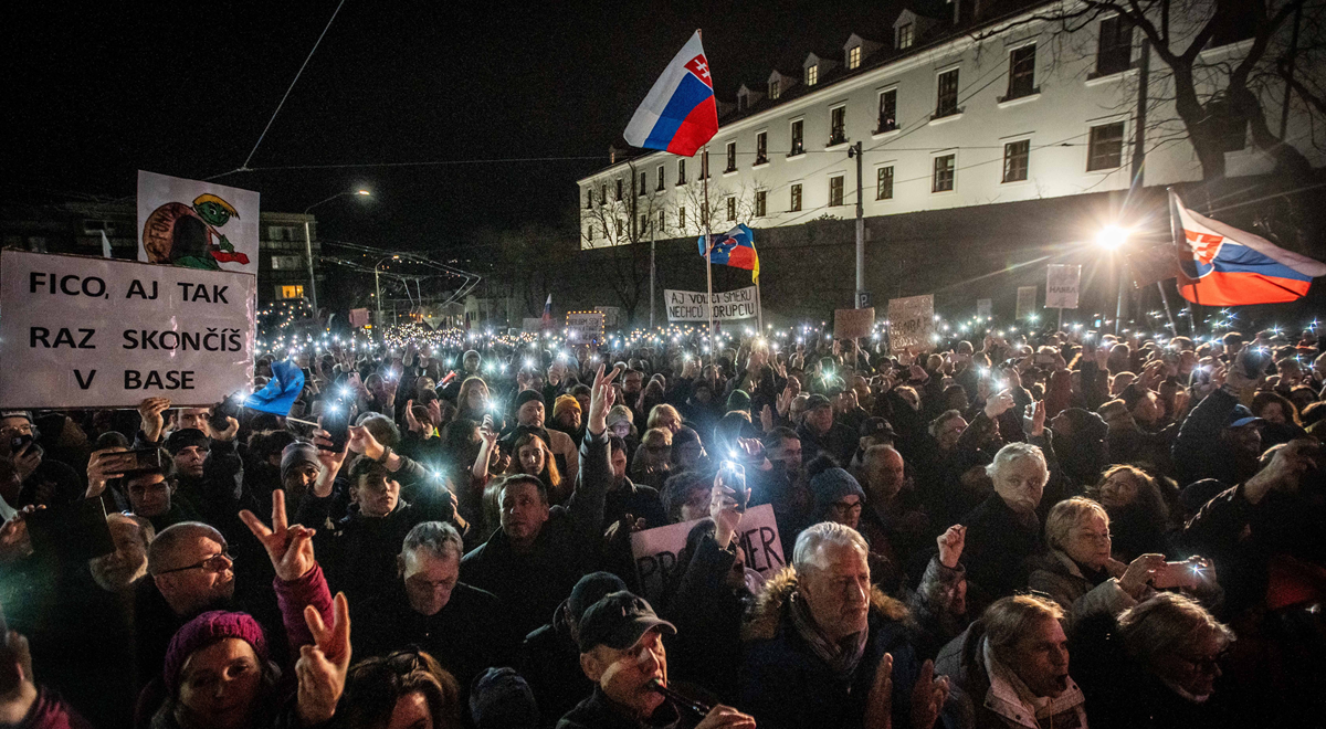 Tisuće Slovaka ispred parlamenta. Bune se protiv kontroverznog zakona