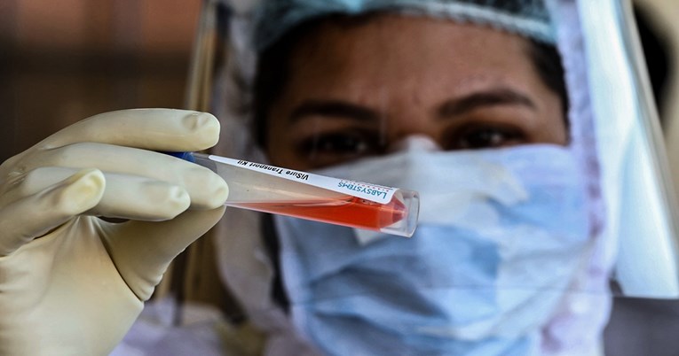 Nova studija: Omikron je 4 puta zarazniji od delte i uspješno izbjegava imunitet