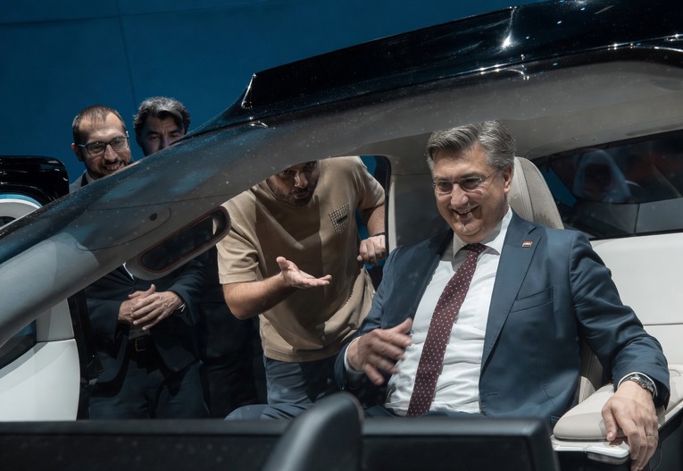 Rimac navodno vraća sav novac za robotaksije. Jesu li on i vlada svjesno obmanjivali?