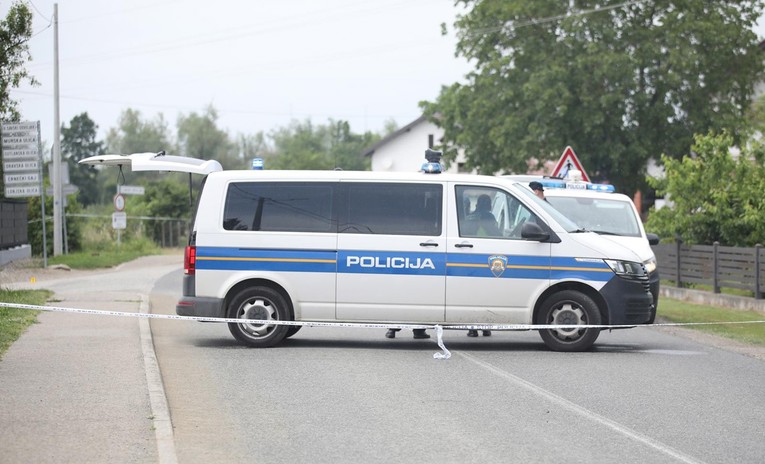 Pijan i bez vozačke kamionom sletio s ceste. Ozlijeđene dvije osobe