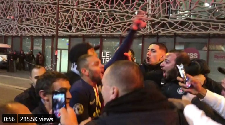 Zvijezda PSG-a s navijačima slavila ispred stadiona, a onda je upala policija