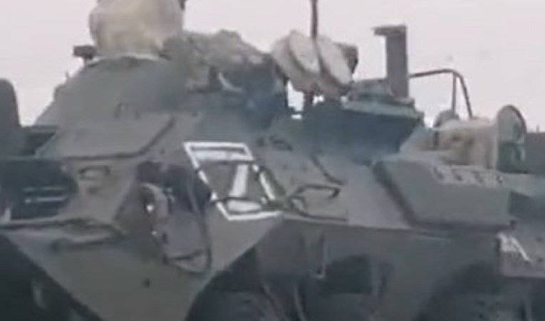 VIDEO Misteriozne oznake na ruskim tenkovima kod Ukrajine. Što one znače?