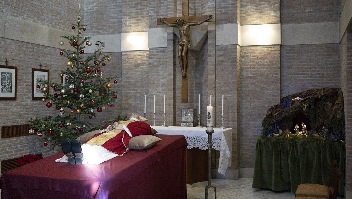 Izloženo tijelo Benedikta XVI. Papa Franjo: Bio je tako plemenita osoba