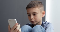Sve više djece ima čudan problem koji inače pogađa odrasle, liječnici krive mobitele