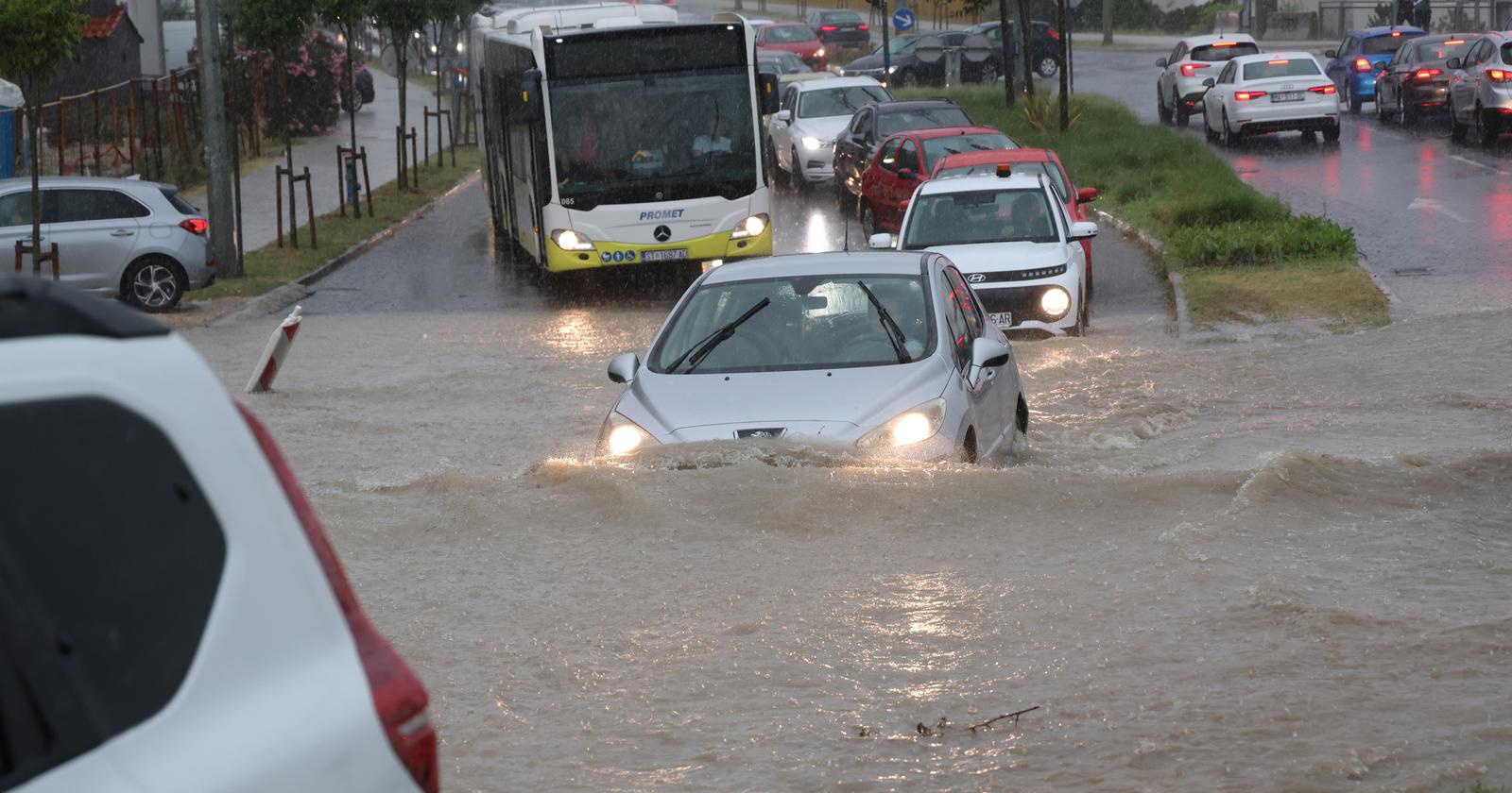 Stižu pljuskovi i grmljavina. Na Jadranu moguće urbane poplave