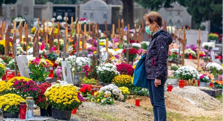 Na Svi svetima u Splitu na groblju bilo manje ljudi nego inače
