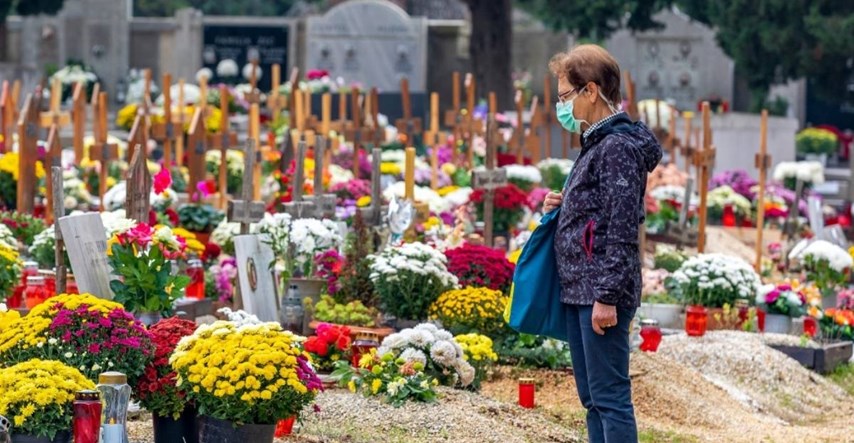 Na Svi svetima u Splitu na groblju bilo manje ljudi nego inače