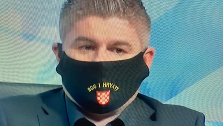 Bujanec vodio emisiju s crnom maskom na kojoj piše "Bog i Hrvati"