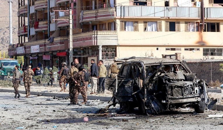 U Afganistanu bačena granata na svatove, bomba postavljena uz prugu. 13 je mrtvih