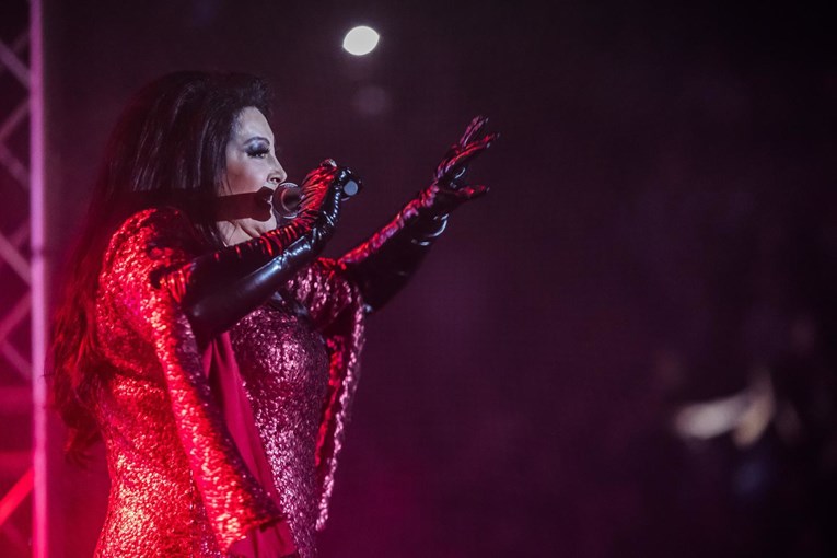 Lažna dojava o bombi prekinula koncert Dragane Mirković u Splitu