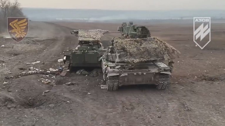 VIDEO Azov objavio snimku, žestoko bombardirali i uništili ruske tenkove