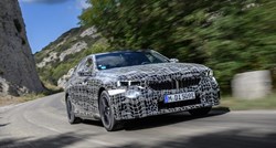 BMW i5: Na ovom autu je dovoljno pogledati u retrovizor da promijeni voznu traku