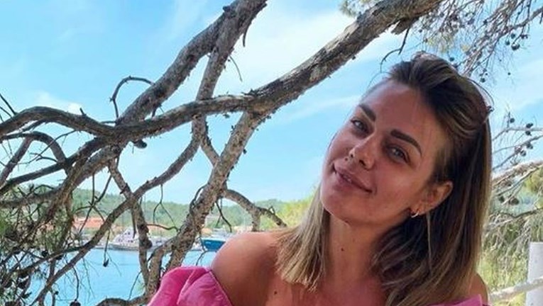 Sandra Perković pozirala u seksi izdanju, pažnju ukrao dekolte