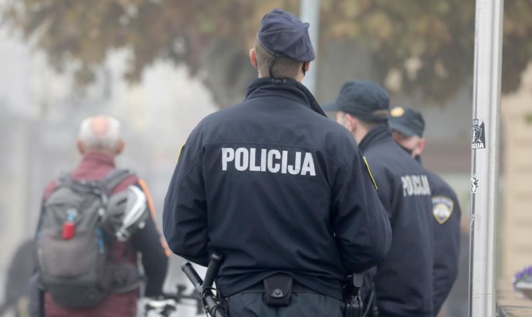 Dva mladića u prostorijama vukovarske policije napali policajca