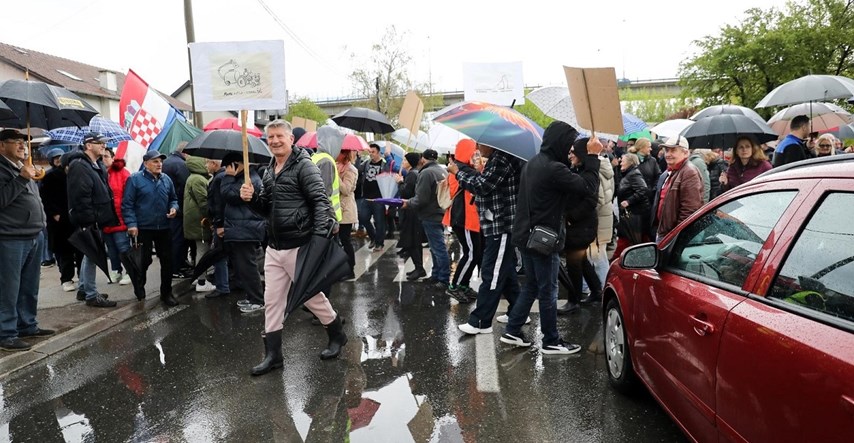 VIDEO U Lučkom u Zagrebu održan prosvjed: "Molimo kanalizaciju jučer, sutra je kasno"