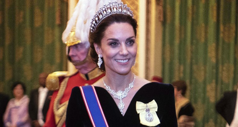 Kraljevski baršun i tijara Lady Di: Kate Middleton nikad nije bila glamuroznija