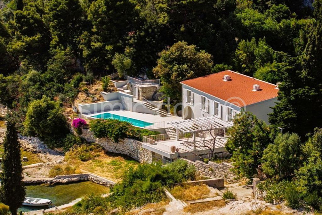 Luksuzna vila na Čiovu prodaje se za 3,4 milijuna eura. Pogledajte kako izgleda