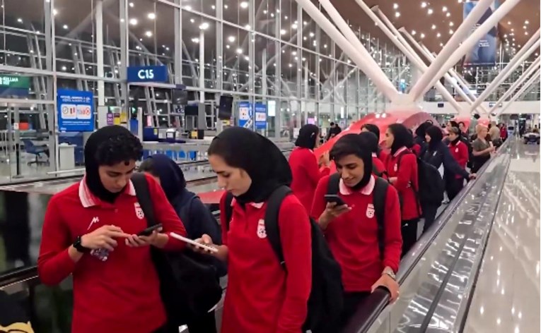 Iranske nogometašice vratile se iz azila u Australiji. Sumnja se da su bile prisiljene