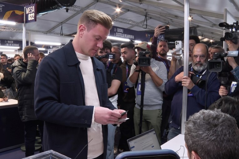 VIDEO Ima 19 trofeja s Barcom. Došao glasati za predsjednika, saznao da nema pravo